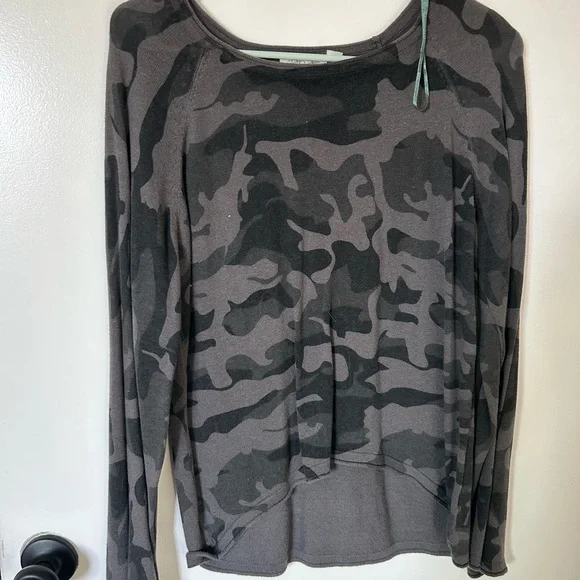 RD Style Women’s Long-Sleeve Camo Top - Gray & Black - Picture 1 of 2